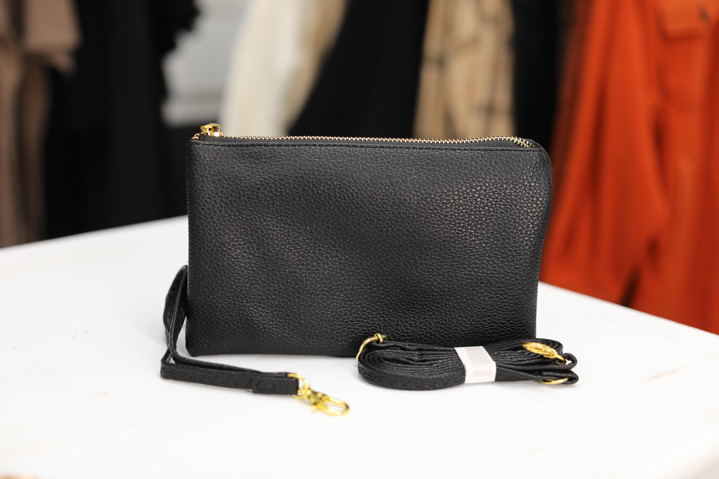 Signature Crossbody￼