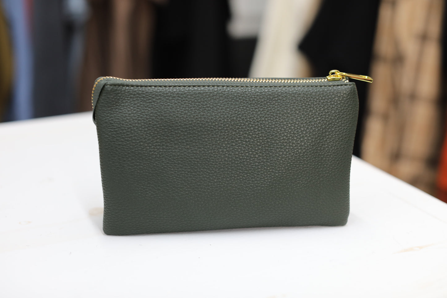 Signature Crossbody￼